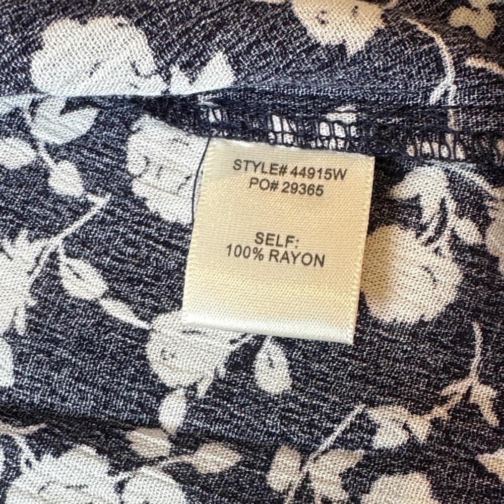 Skies Are Blue Strappy Floral Print Women's Cami Tank Top Navy White Size Medium - Picture 9 of 12